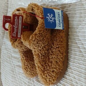 DEARFOAMS NWT WOMENS SHERPA TEDDY BOOTIE SLIPPER. SIZE 7-8 WHISKEY/TAN
